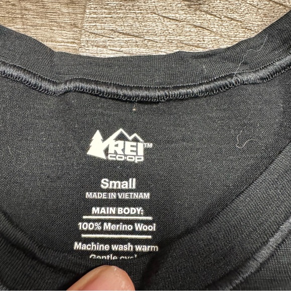 REI 100% Merino Wool Black T-Shirt Size Small - Picture 3 of 6